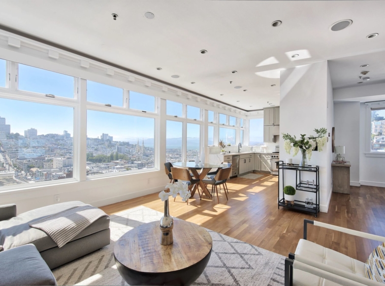 Penthouse à vendre Vues à 270 degrés sur les toits de San Francisco