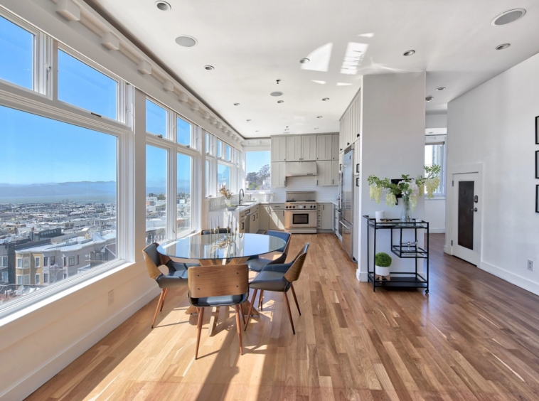 Penthouse à vendre Vues à 270 degrés sur les toits de San Francisco