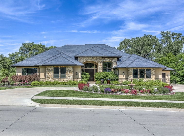 Maison au confort moderne terrasse couverte sans entretien Omaha -États-Unis