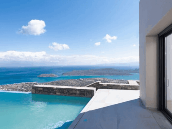 Villa situé sur une colline face à l’île historique de Spinalonga Grèce|||||||||||||||||||||||Villa situé sur une colline face à l’île historique de Spinalonga|||||||||||||||