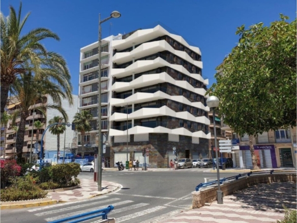 Appartements en Première Ligne du Port de Santa Pola: Profitez de la Vue sur la Mer et du Confort Moderne