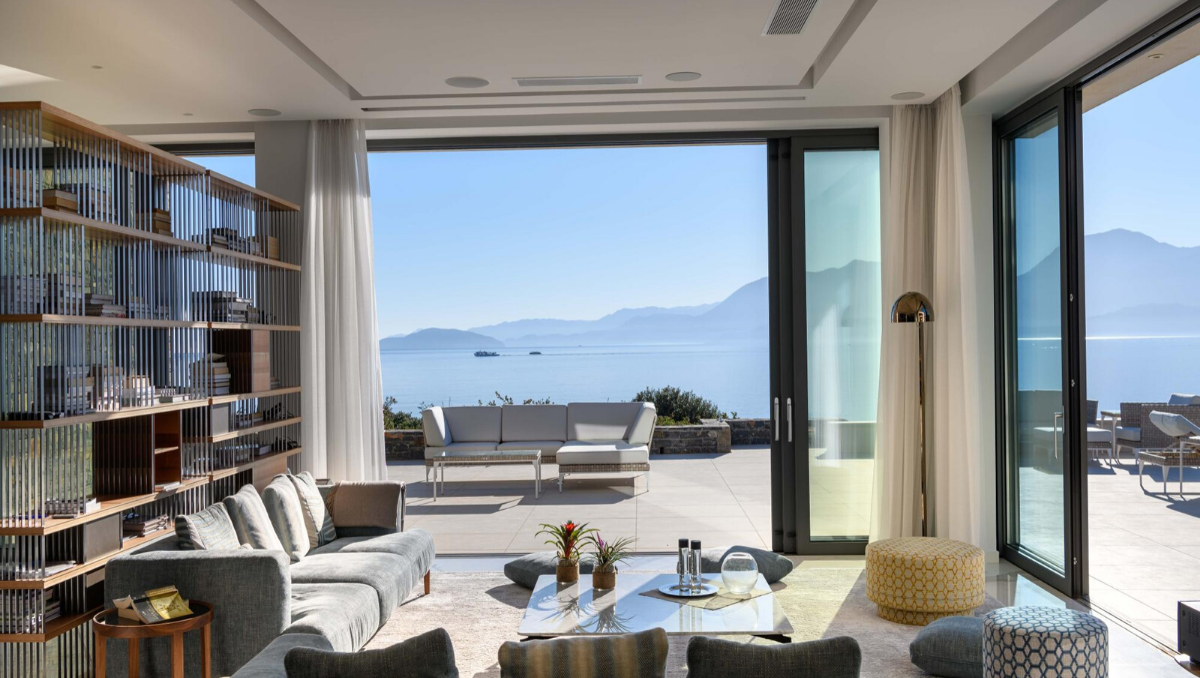 Villa sur un terrain privé 10000 m2 au bord de la Mer Méditerranée - Grèce
