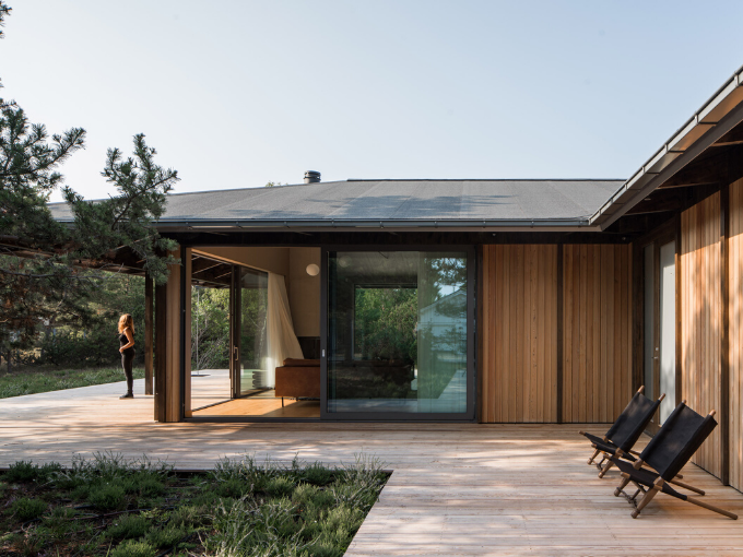 Johan Sundberg construit une maison de vacances suédoise inspirée de l'architecture japonaise