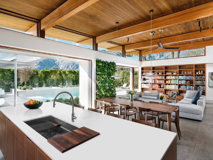 Turkel Design utilise des éléments préfabriqués pour construire Axiom Desert House à Palm Springs