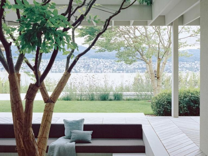 Think Architecture complète la maison zurichoise avec vue sur le lac et le vignoble
