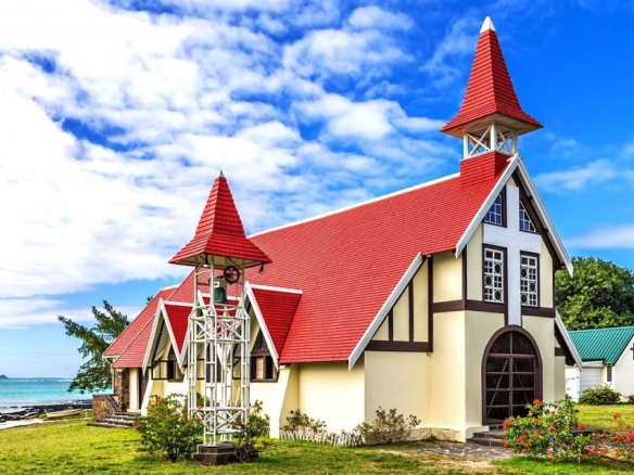 chapelle au toit de rouge, Notre-Dame Auxiliatrice, à Cap Malheureux,