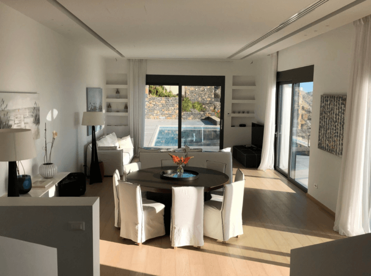 Maison contemporaine à vendre, vues spectaculaires sur la mer Grèce