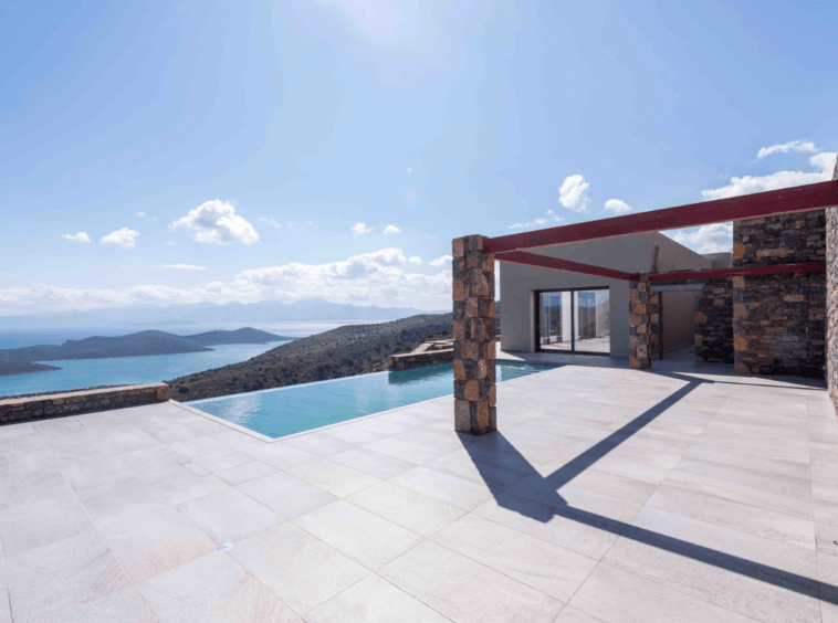 Maison contemporaine à vendre, vues spectaculaires sur la mer Grèce