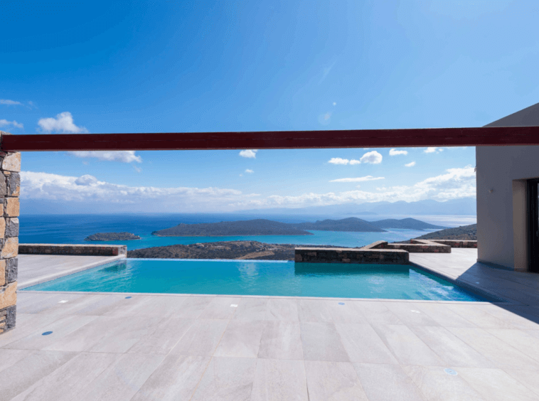 Maison contemporaine à vendre, vues spectaculaires sur la mer Grèce