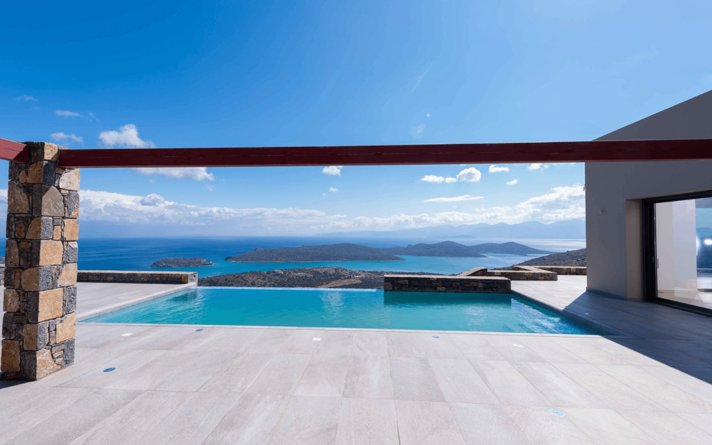 Maison contemporaine à vendre, vues spectaculaires sur la mer Grèce
