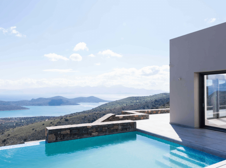 Maison contemporaine à vendre, vues spectaculaires sur la mer Grèce