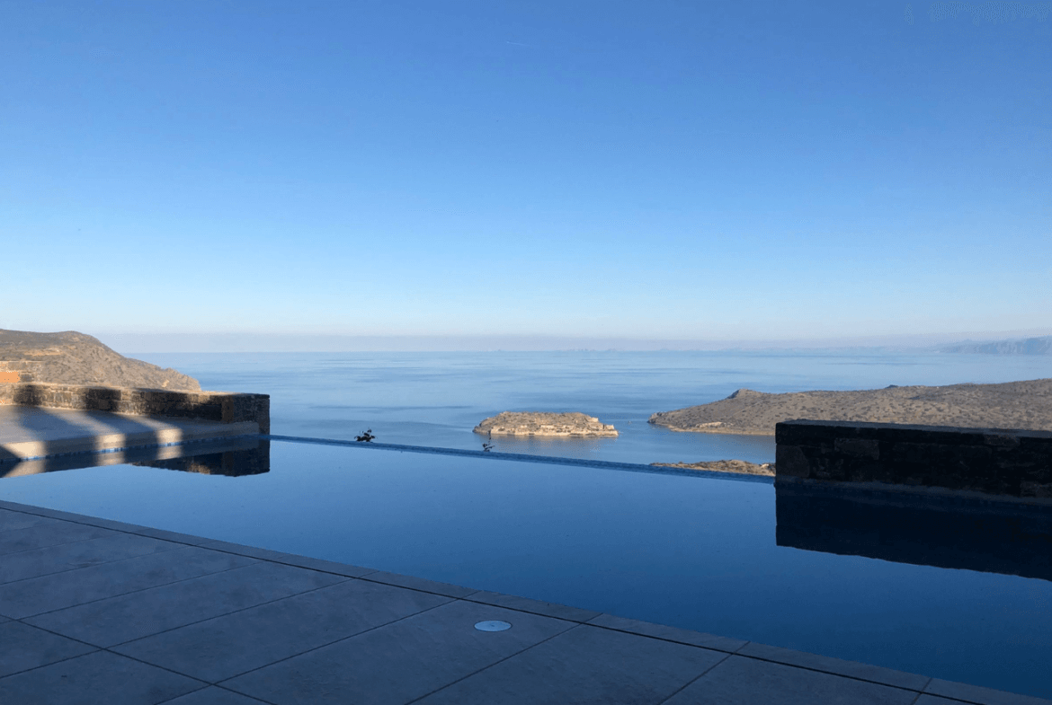 Maison contemporaine à vendre, vues spectaculaires sur la mer Grèce