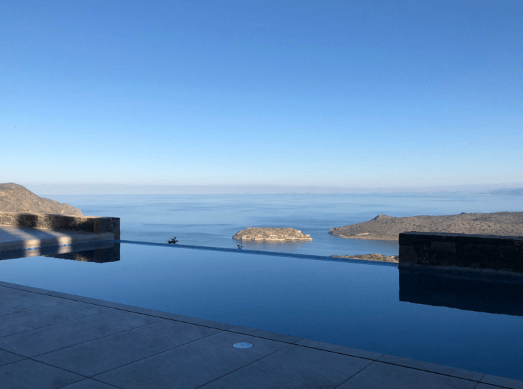 Maison contemporaine à vendre, vues spectaculaires sur la mer Grèce