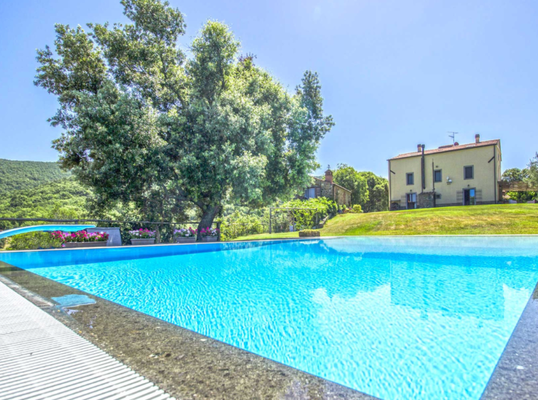 Propriété à vendre nichée sur les collines de Scarlino, Toscane