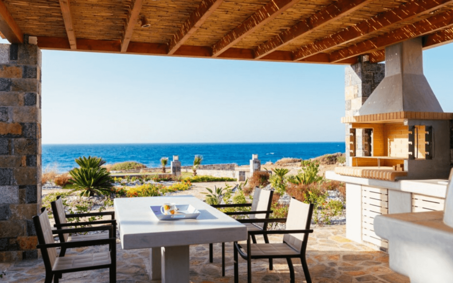 Villa à vendre avec piscine à débordement en bord de mer, Grèce