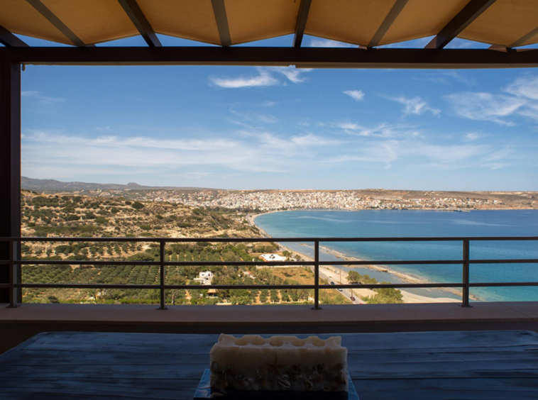 Villa De 5 Chambres Avec Piscine Et Vue Sur La Mer Surplombant La Ville Et La Plage.