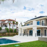 VILLA CONTEMPORAINE À VENDRE À LOS FLAMINGOS GOLF, BENAHAVIS