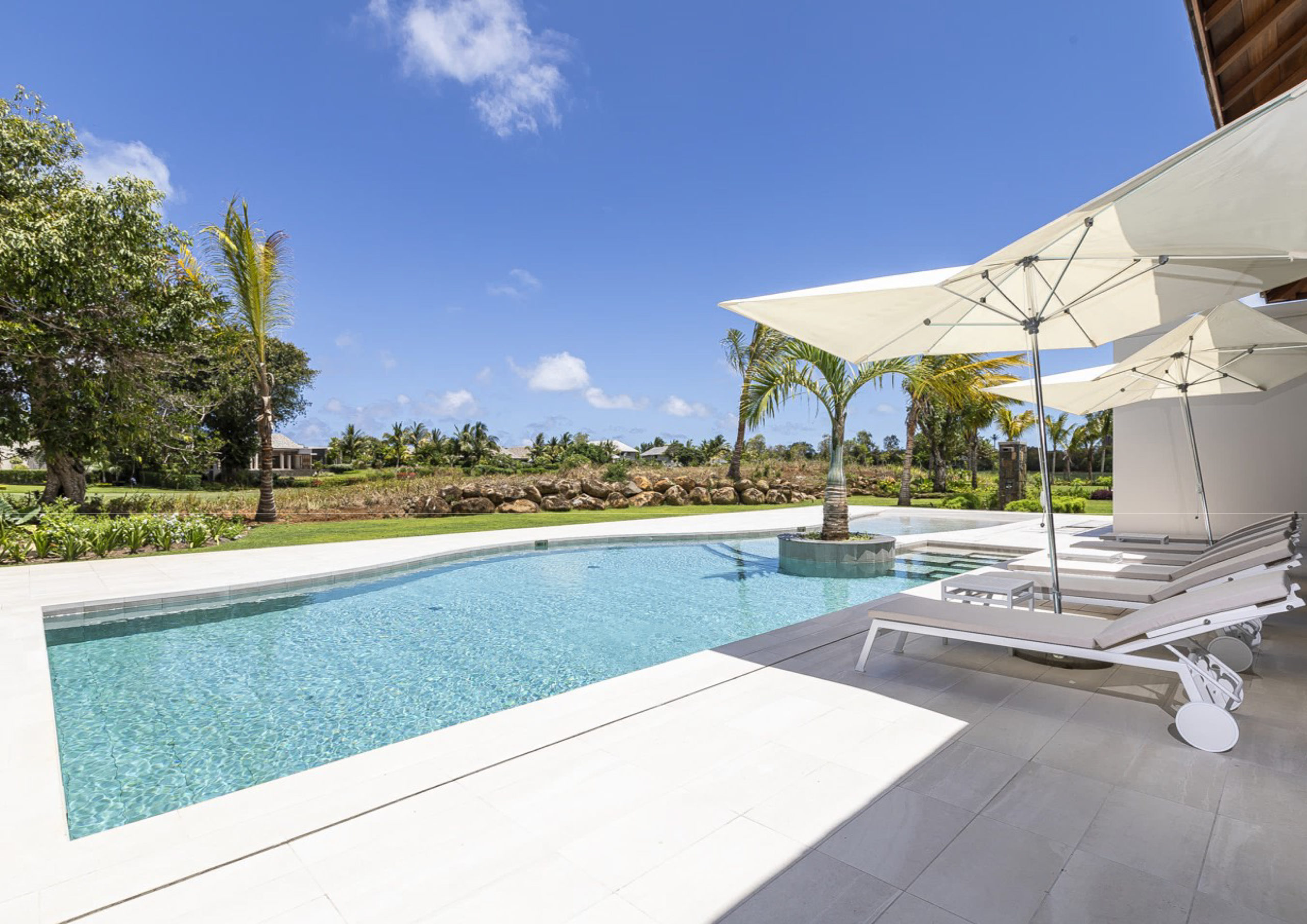 Villa contemporaine de 400m2 sur un terrain de 2003m2, Beau Champ | Île Maurice