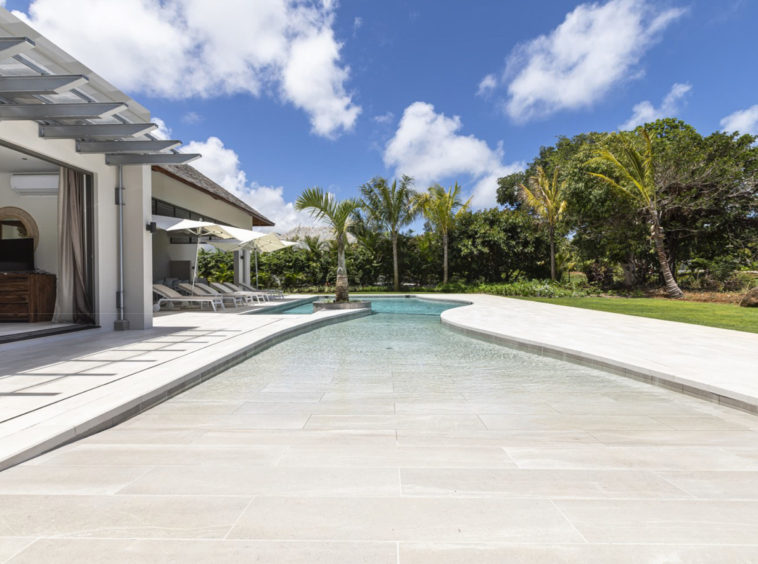 Villa contemporaine de 400m2 sur un terrain de 2003m2, Beau Champ | Île Maurice