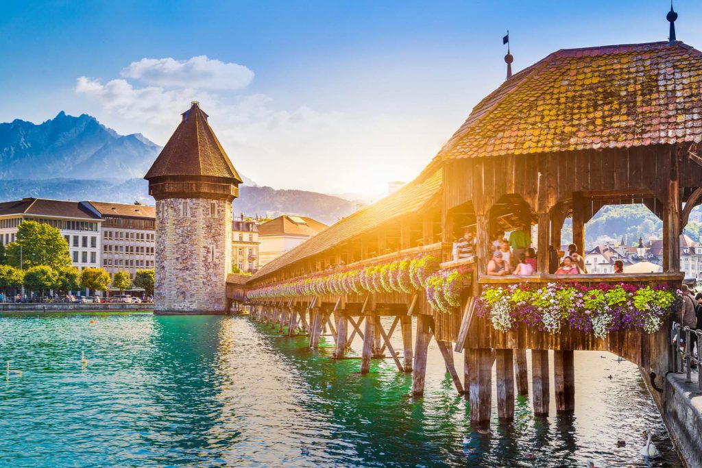 Lucerne Dans un pays de villes au bord du lac p