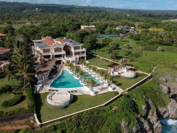 Villa de 3 étages de style colonial espagnol vue sur l'océan, Caraïbes