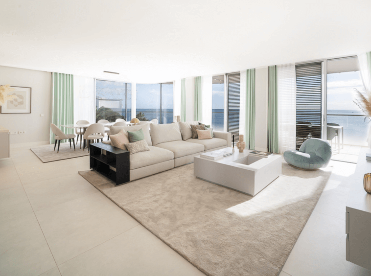 Fabuleux penthouse en duplex de 4 chambres avec vue panoramique sur la mer