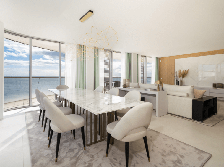 Fabuleux penthouse en duplex de 4 chambres avec vue panoramique sur la mer