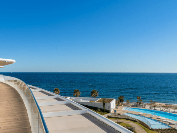 Fabuleux penthouse en duplex de 4 chambres avec vue panoramique sur la mer.