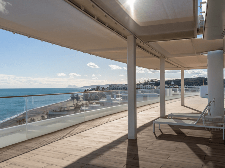 Fabuleux penthouse en duplex de 4 chambres avec vue panoramique sur la mer