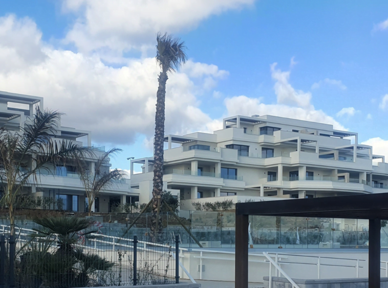 Appartements, Villas, Penthouses et Maisons de ville au bord de la mer