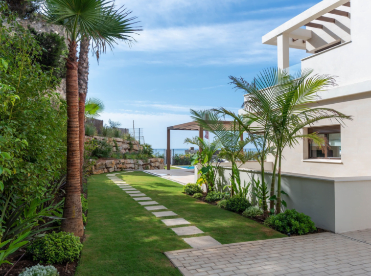 Appartements, Villas, Penthouses et Maisons de ville au bord de la mer