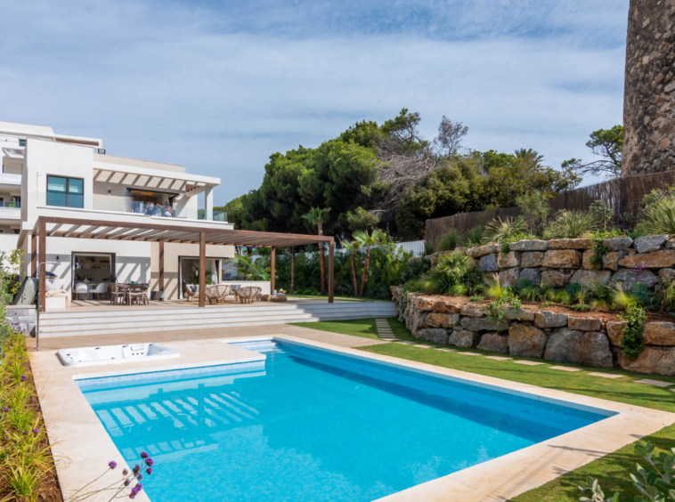 Appartements, Villas, Penthouses et Maisons de ville au bord de la mer