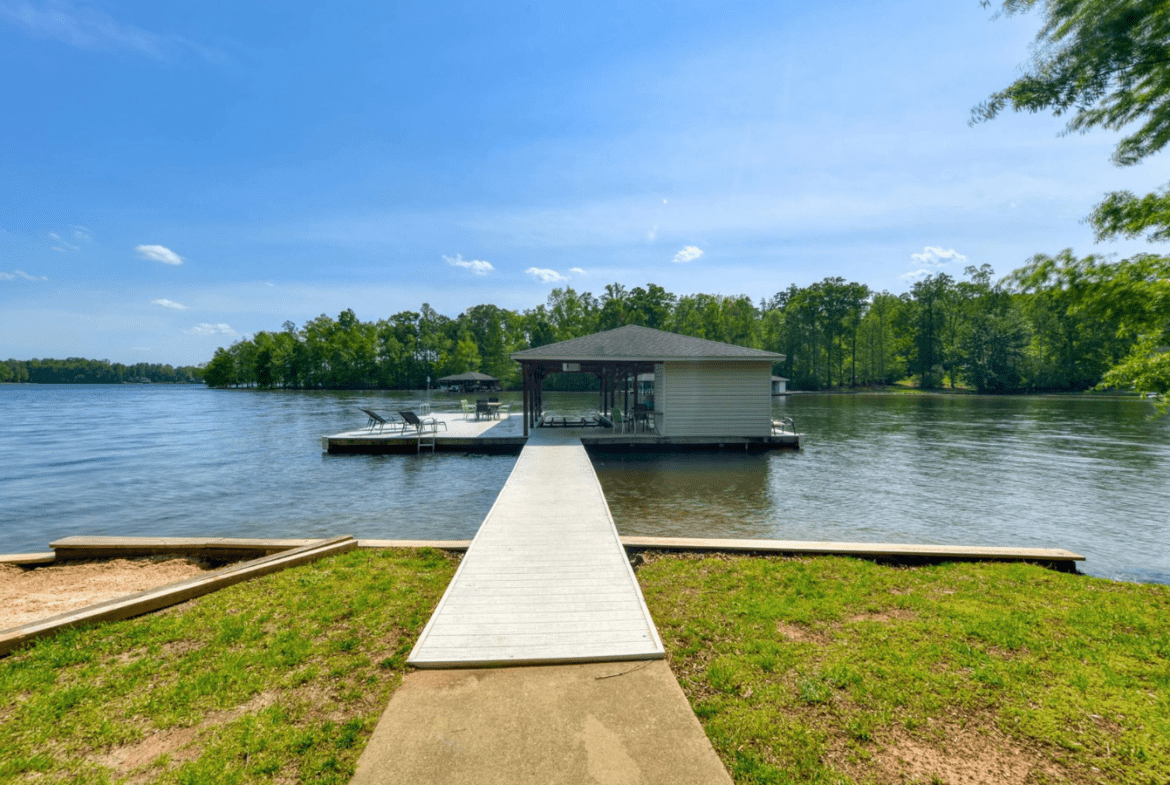 Domaine contemporain à vendre au bord du Lac Anna, Virginie, États-Unis