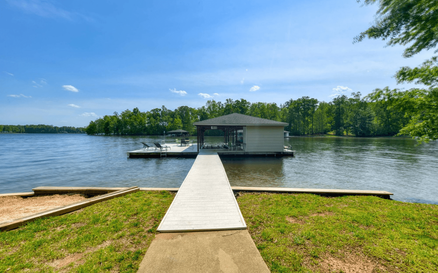 Domaine contemporain à vendre au bord du Lac Anna, Virginie, États-Unis