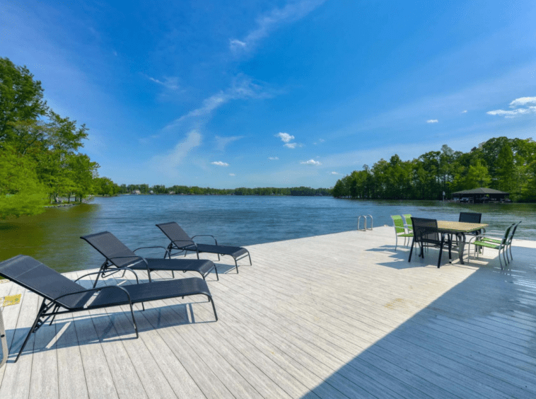 Domaine contemporain à vendre au bord du Lac Anna, Virginie, États-Unis