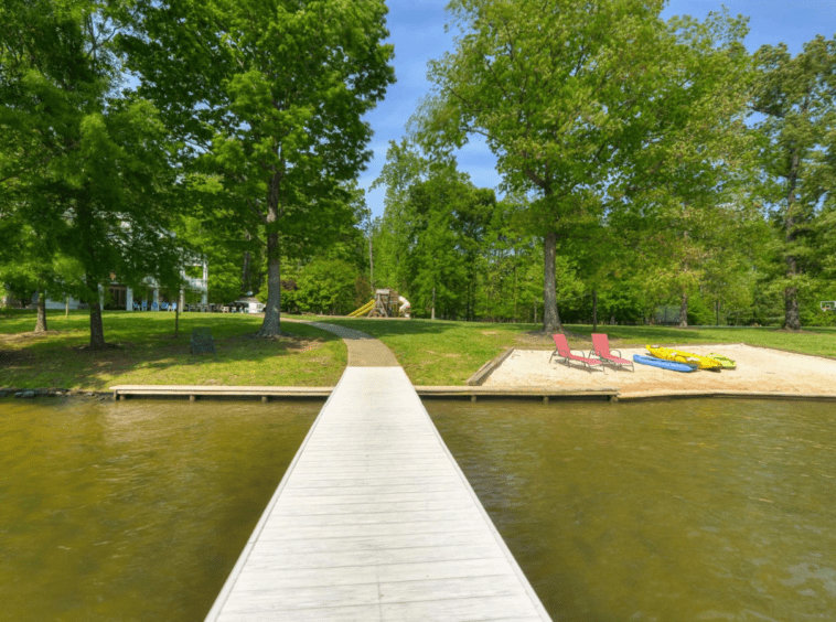 Domaine contemporain à vendre au bord du Lac Anna, Virginie, États-Unis