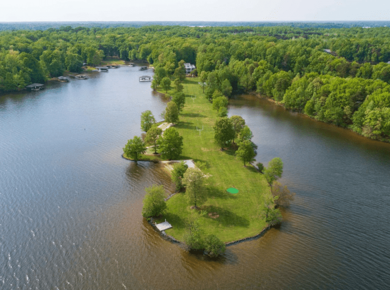 Domaine contemporain à vendre au bord du Lac Anna, Virginie, États-Unis