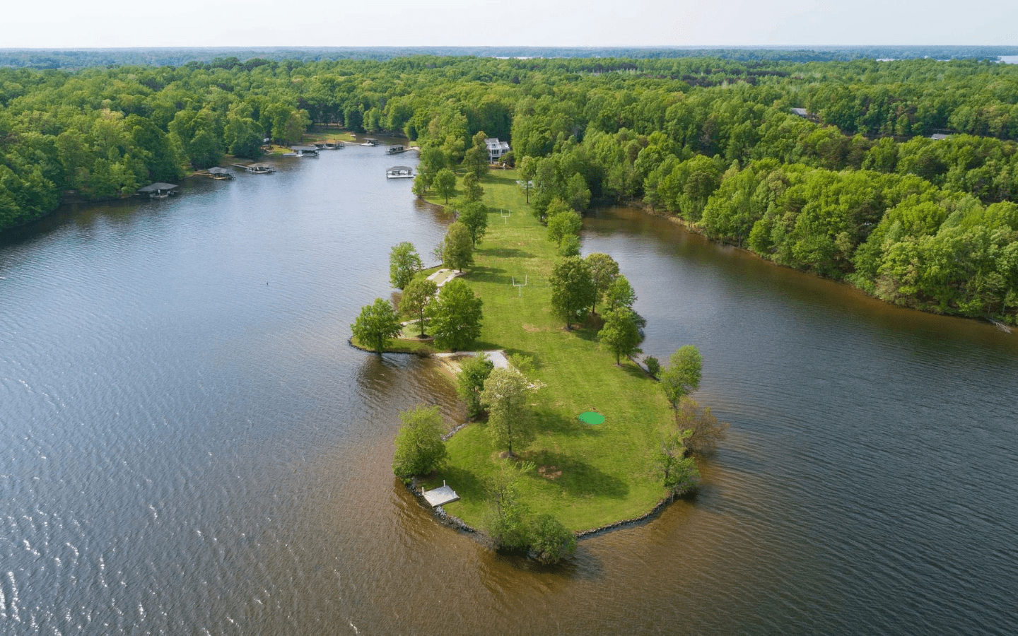 Domaine contemporain à vendre au bord du Lac Anna, Virginie, États-Unis