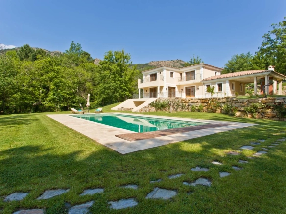 3 Villas sur un domaine de 2,3 hectares à 25 minutes de Saint-Tropez