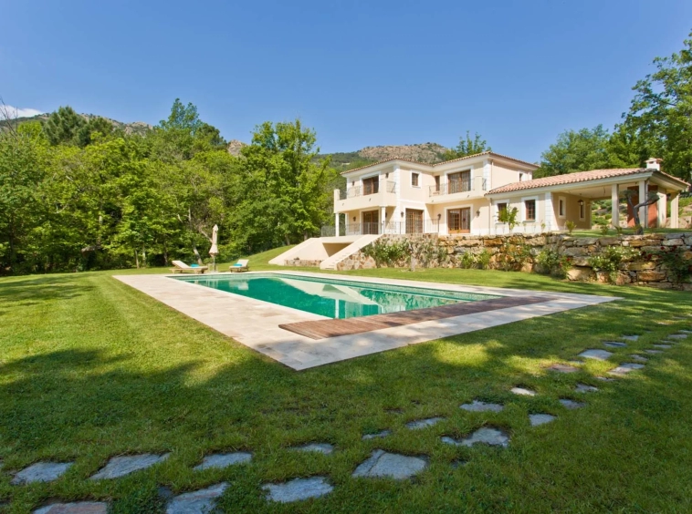 3 Villas sur un domaine de 2,3 hectares à 25 minutes de Saint-Tropez