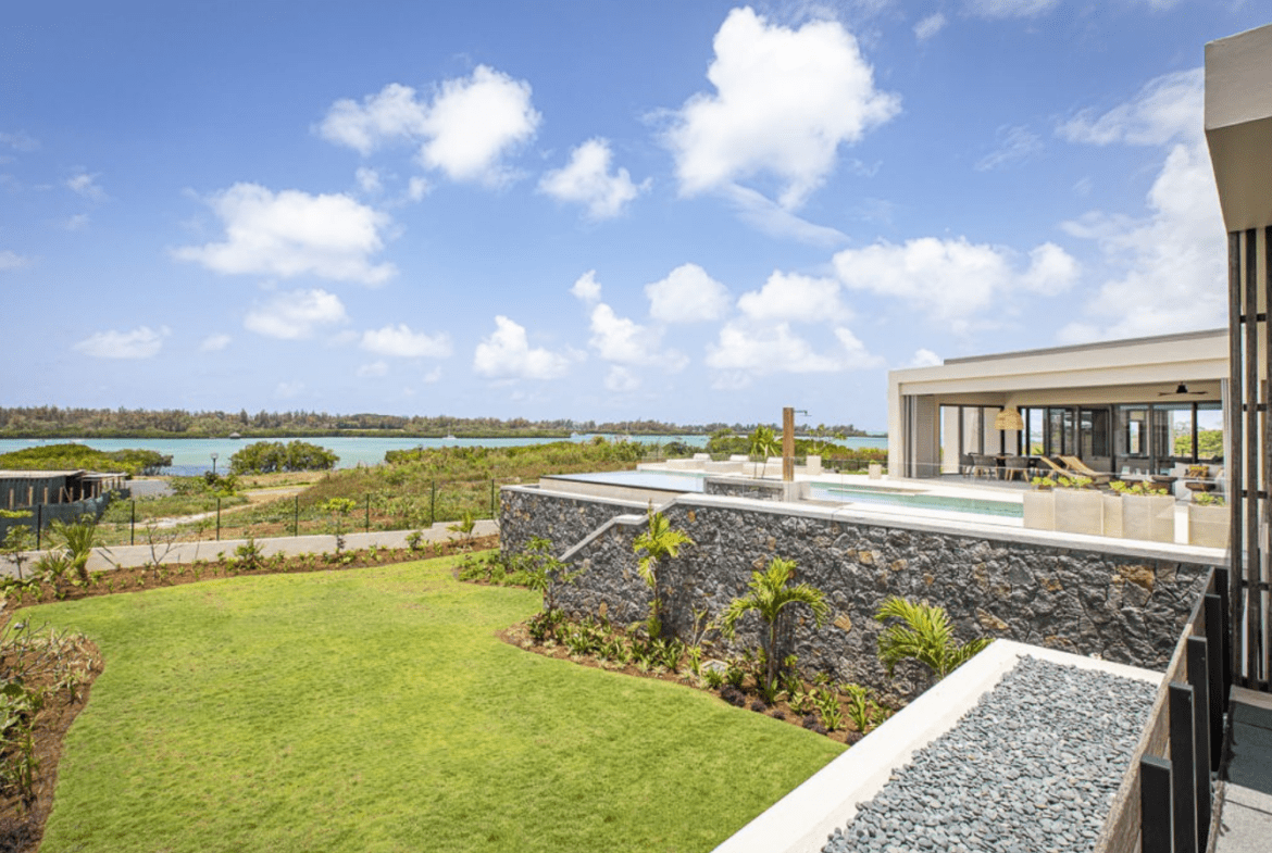 villa atypique sur deux niveaux face à l'Île aux Cerfs | Île Maurice