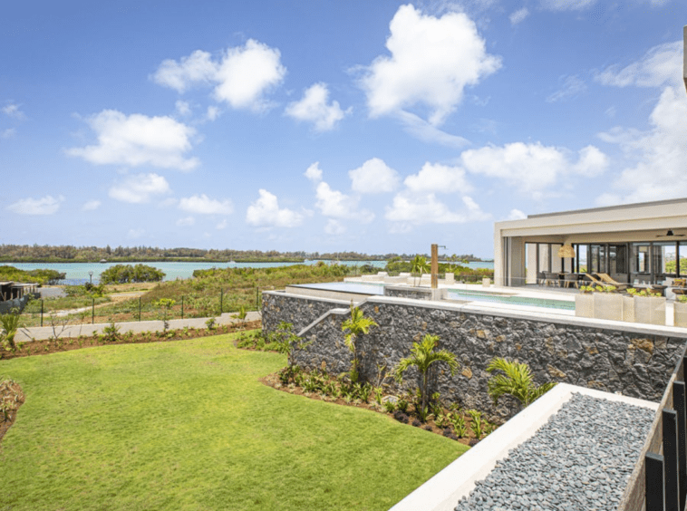 villa atypique sur deux niveaux face à l'Île aux Cerfs | Île Maurice