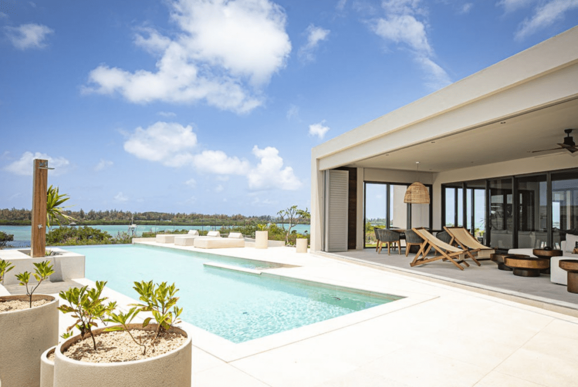 villa atypique sur deux niveaux face à l'Île aux Cerfs | Île Maurice