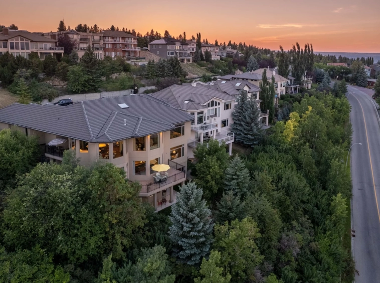 Le domaine offre une vue imprenable sur la vallée la rivière Bow | Canada