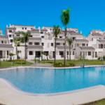 APPARTEMENT À SEULEMENT 150 M DE LA PLAGE À ESTEPONA