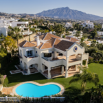Villa à vendre proche du golf et des écoles internationales Benahavís