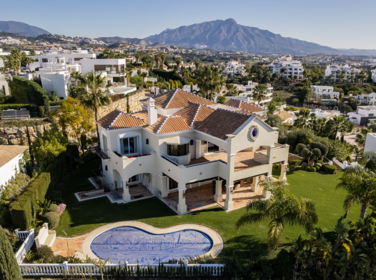 Villa à vendre proche du golf et des écoles internationales Benahavís