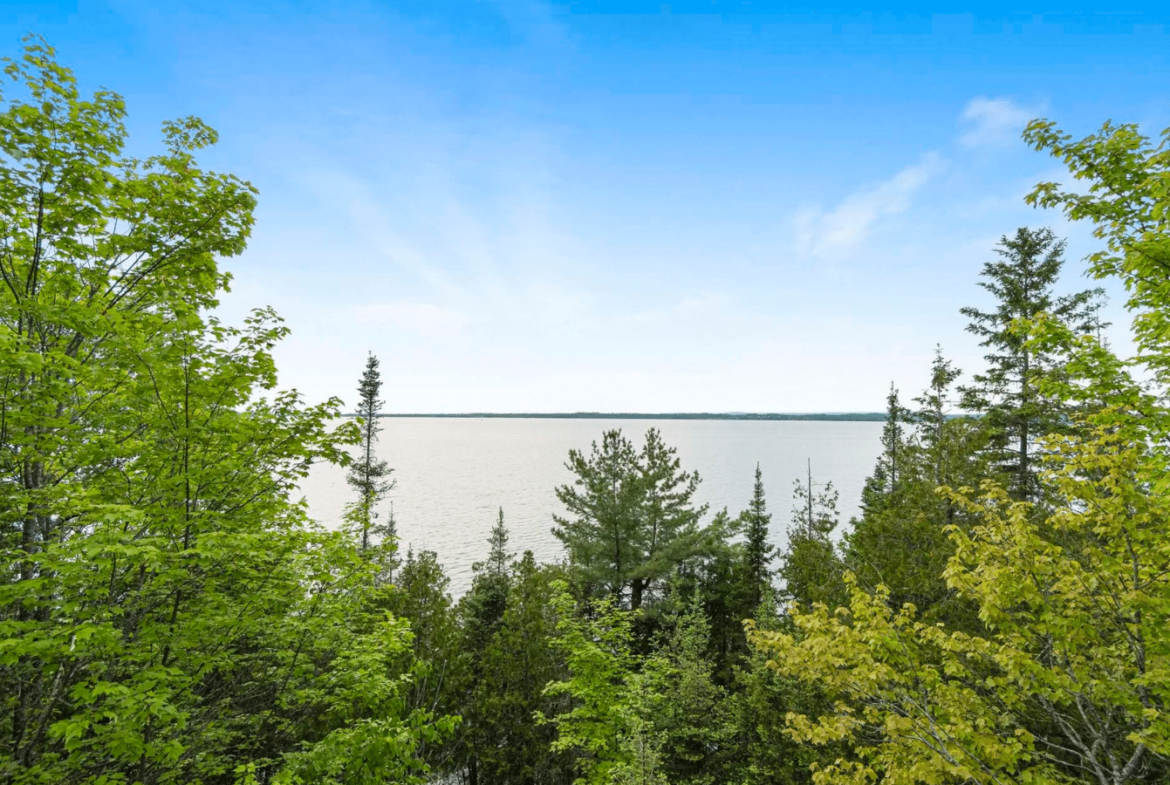 Magnifique Maison à vendre au Canada sur les rives du lac Nipissing