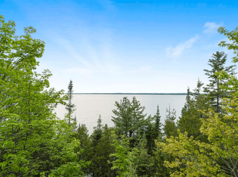 Magnifique Maison à vendre au Canada sur les rives du lac Nipissing