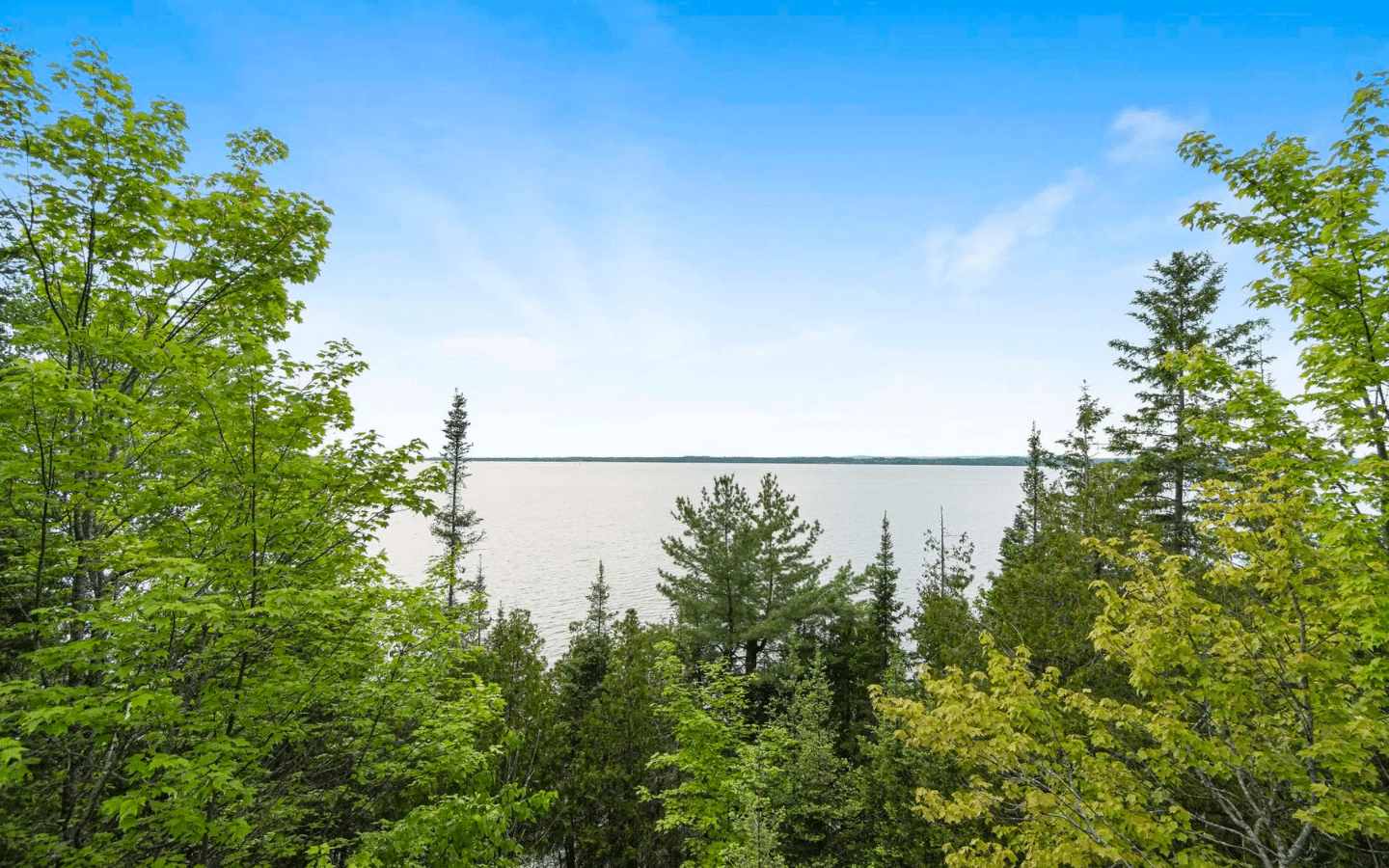 Magnifique Maison à vendre au Canada sur les rives du lac Nipissing